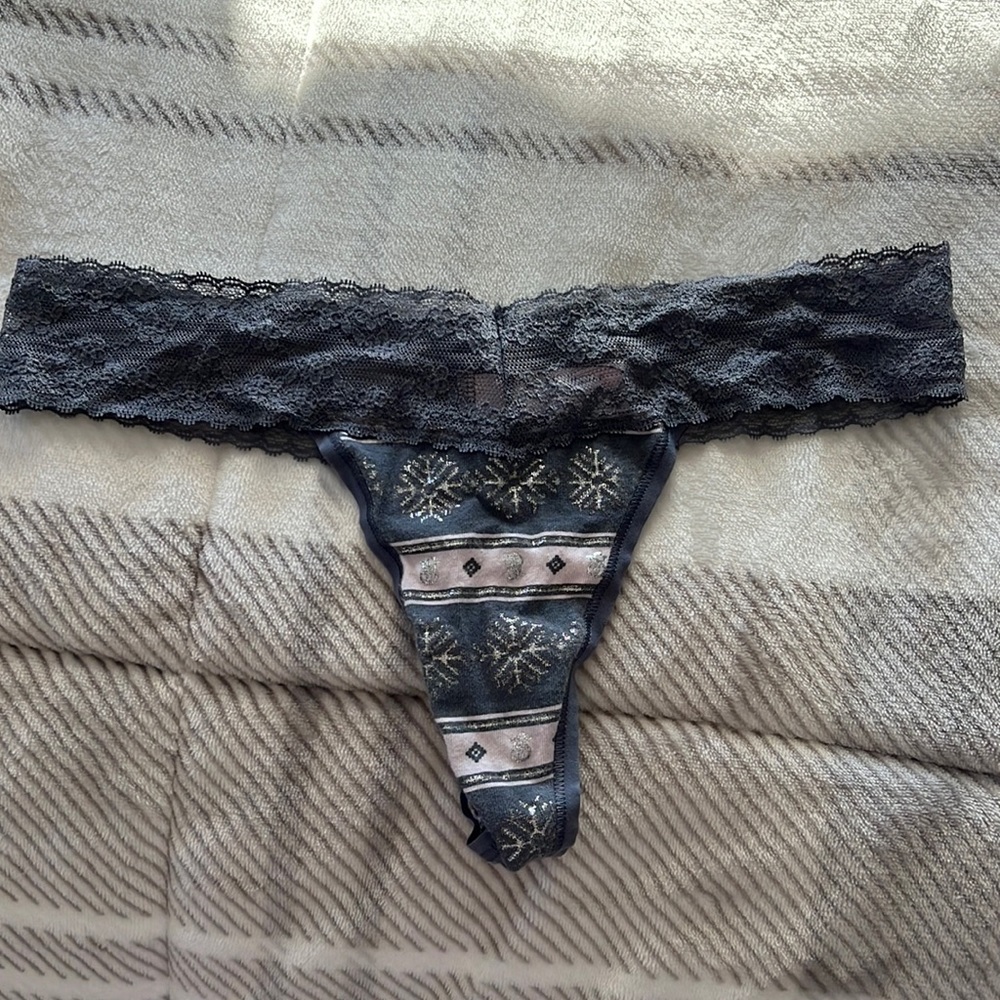 VS thong size S NWOT